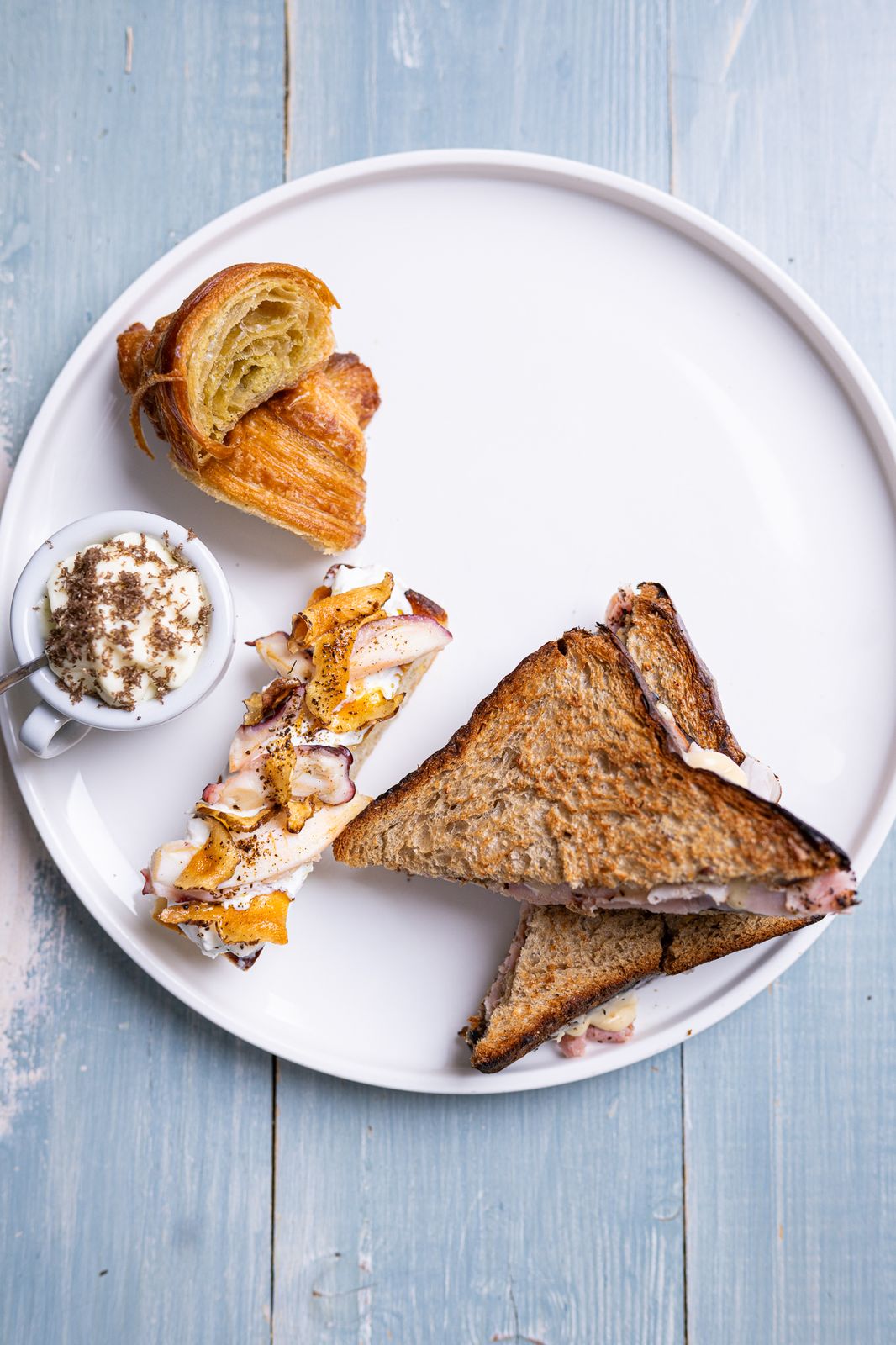Cornetto salato, toast e focaccia al burro